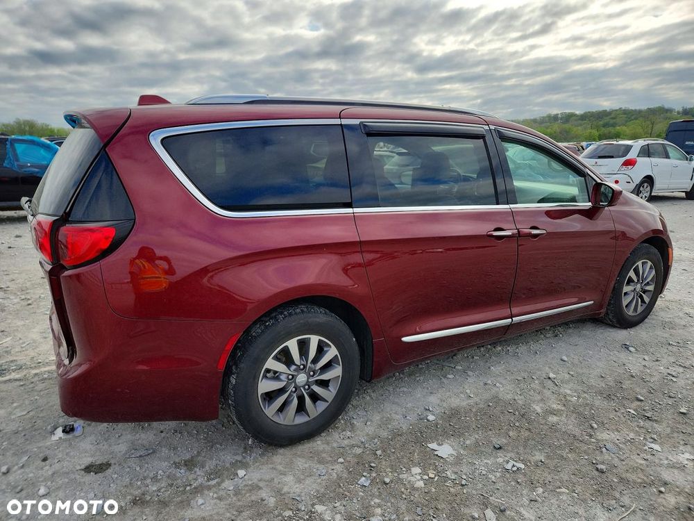 Chrysler Pacifica - 4