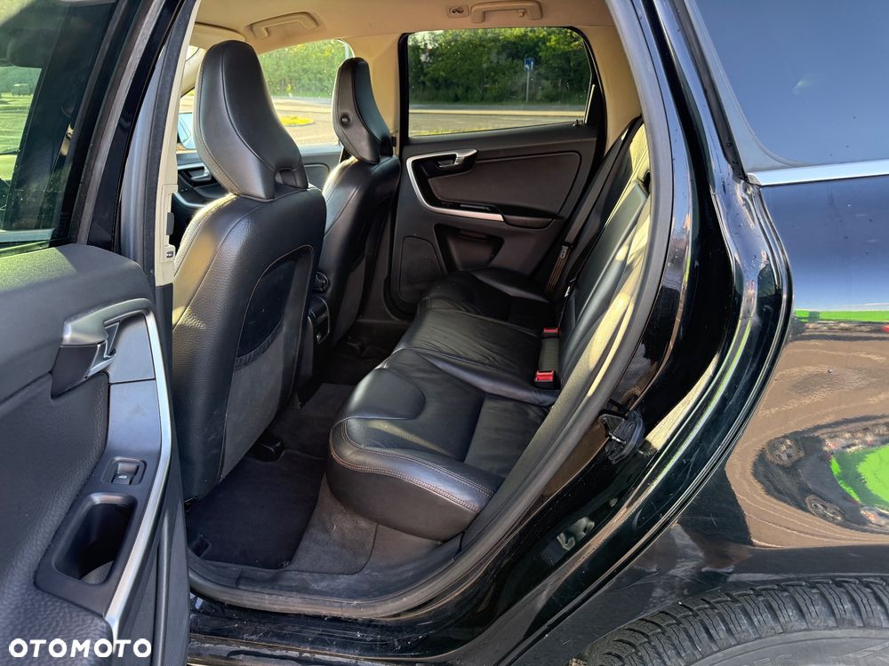 Volvo XC 60 2.4D AWD Summum - 12