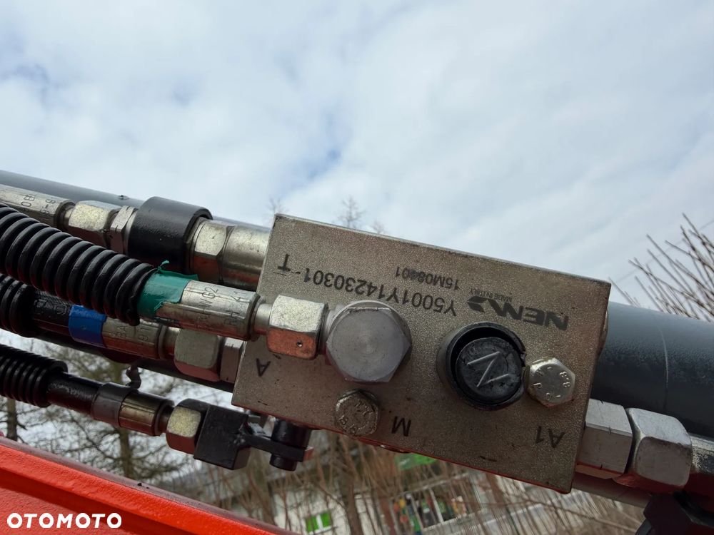 Kubota U27 Minikoparka koparka gąsienicowa 2.8 tony. jak Nówka sztuka z salonu! 2017 rok. 2200mtg. Przywieziona z Gospodarstwa Norweskiego! Zadbana Maszyna ani deka luzów i wycieków. Aktualna Dekra dokumentacja BMWT! Szybkozłącze Hydrauliczne. Szybka wolna jazda.Zamki na tłokach. Wersja Norweska!! OKAZJA - 14