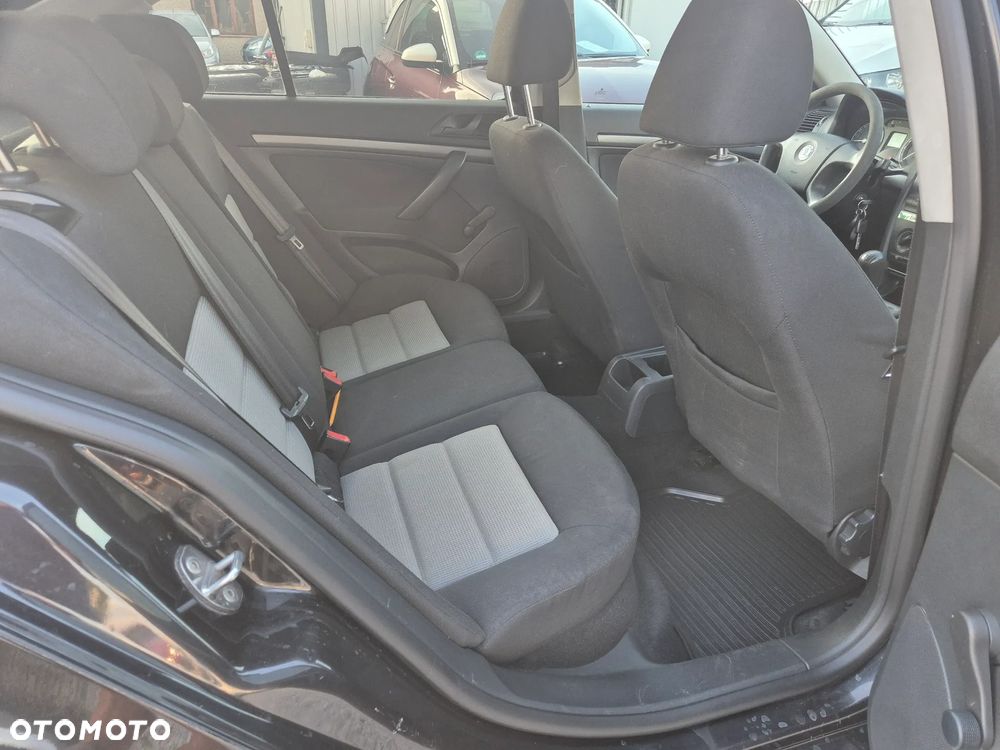Skoda Octavia 1.6 Ambiente - 11