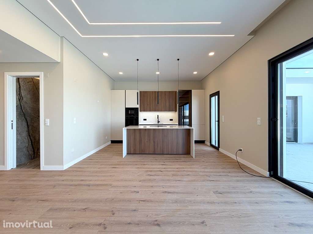 Moradia Isolada T4 com piscina e piso radiante a venda em Azeitão - Grande imagem: 2/25