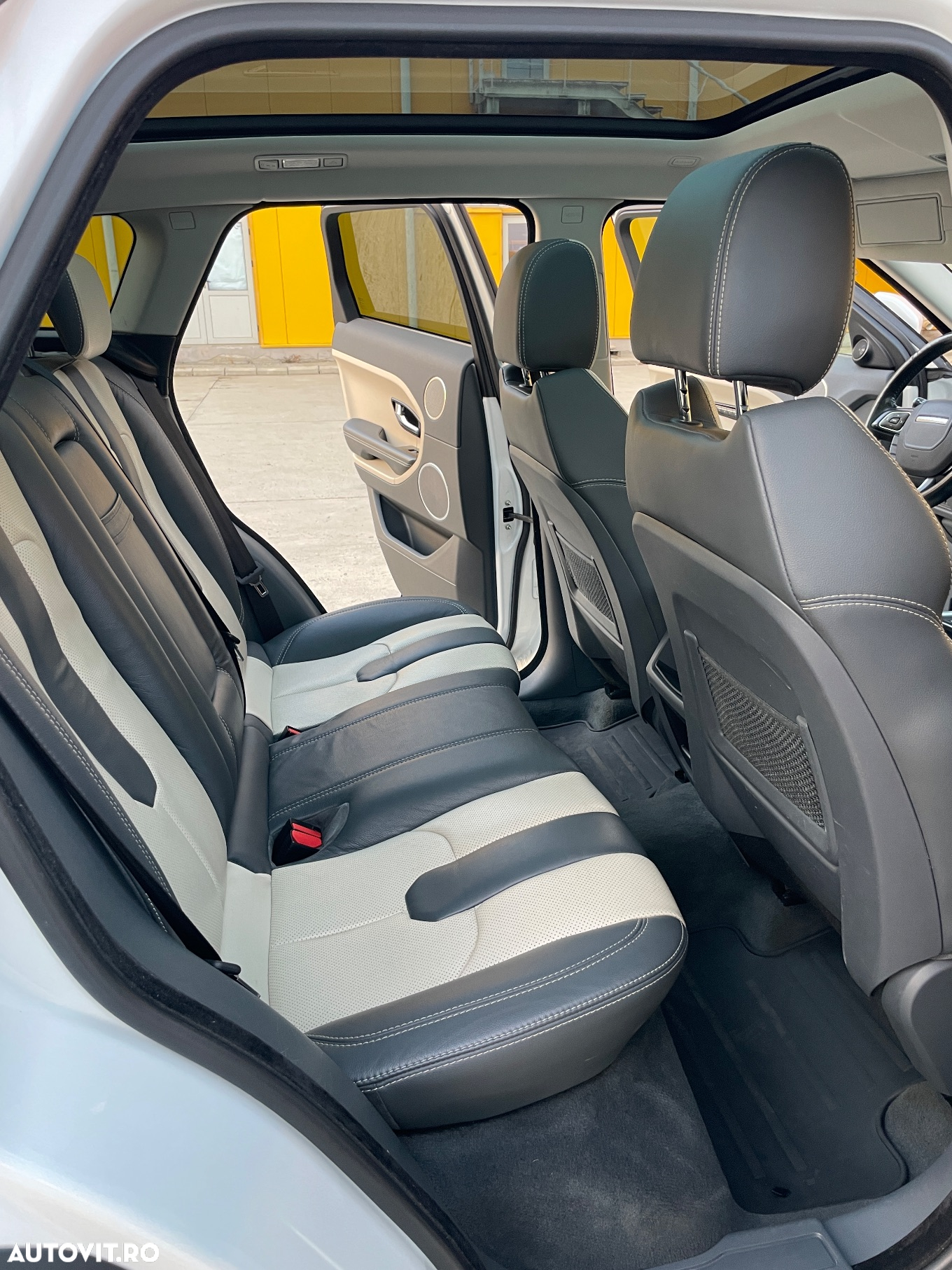 Land Rover Range Rover Evoque - 16