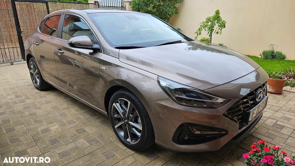 Hyundai i30 1.5 T-GDI 160CP MHEV 5DR M/T Exclusive - 4