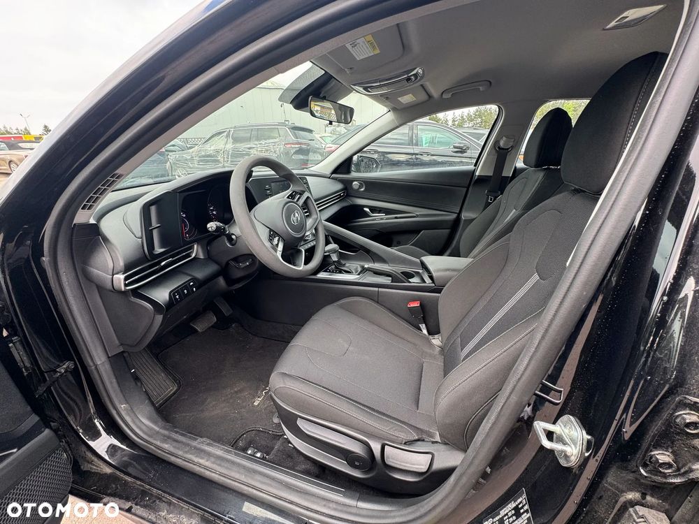 Hyundai Elantra - 11