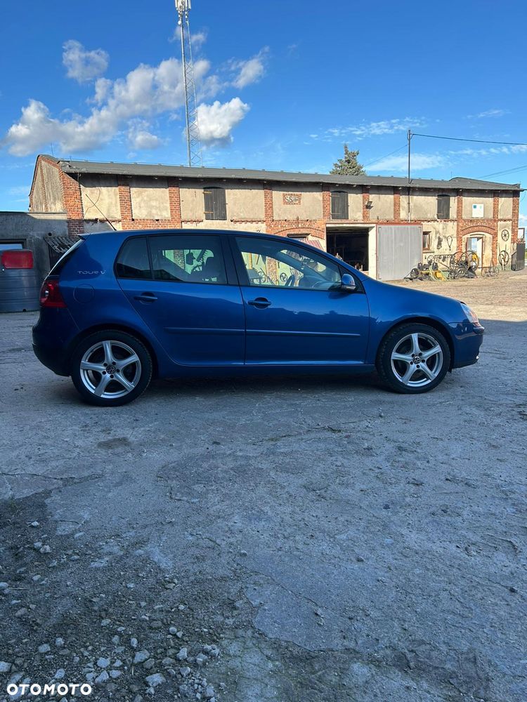 Volkswagen Golf 1.6 FSI Tour - 3