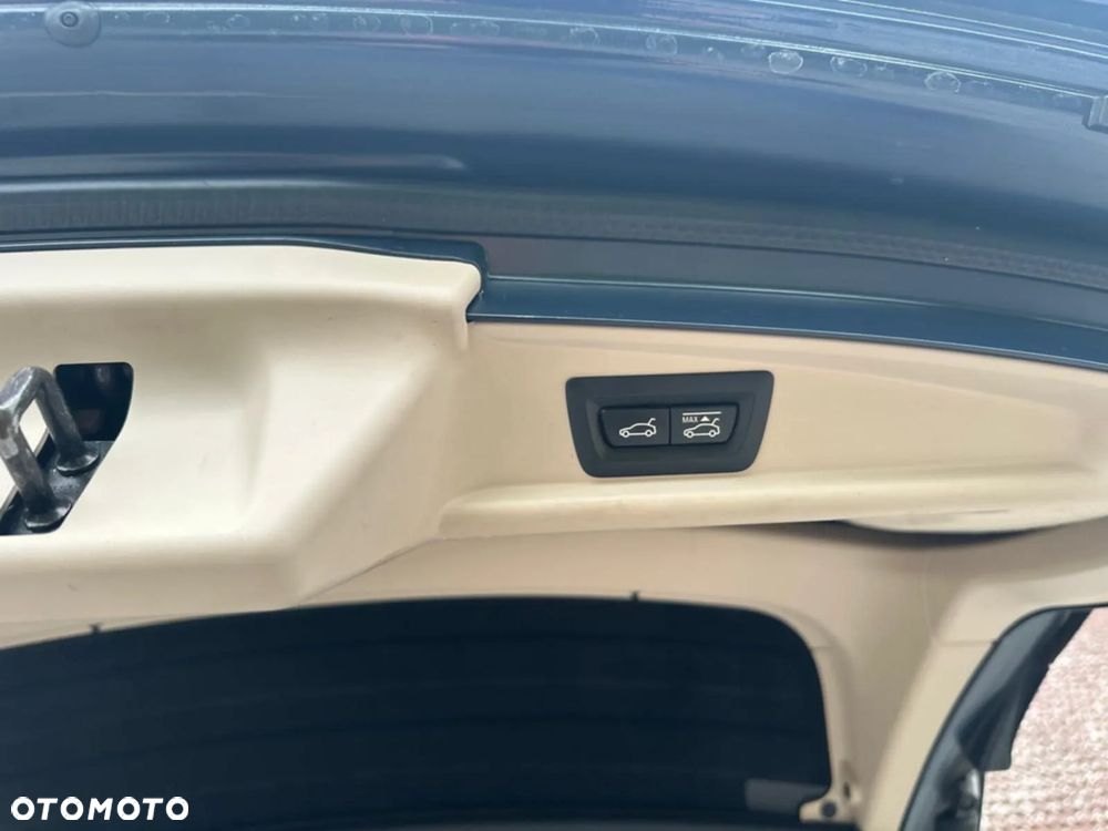 BMW Seria 5 550i - 24