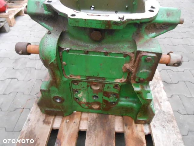 Obudowa tylnego mostu IVT John Deere 6920 - 12