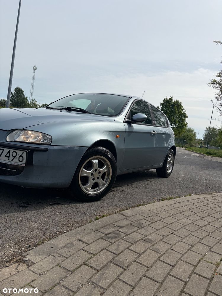 Alfa Romeo 147 1.6 Twin Spark Distinctive - 2