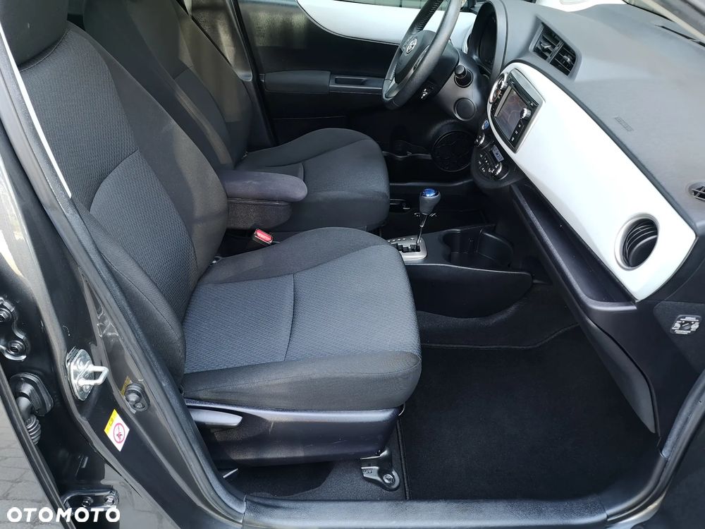 Toyota Yaris Hybrid 100 Life - 21