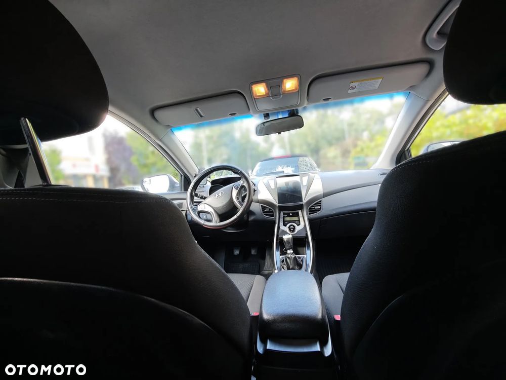 Hyundai Elantra 1.6 Comfort - 3
