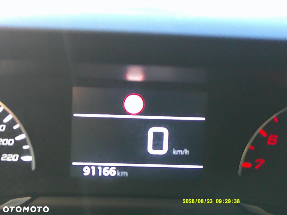 Peugeot 2008 - 8