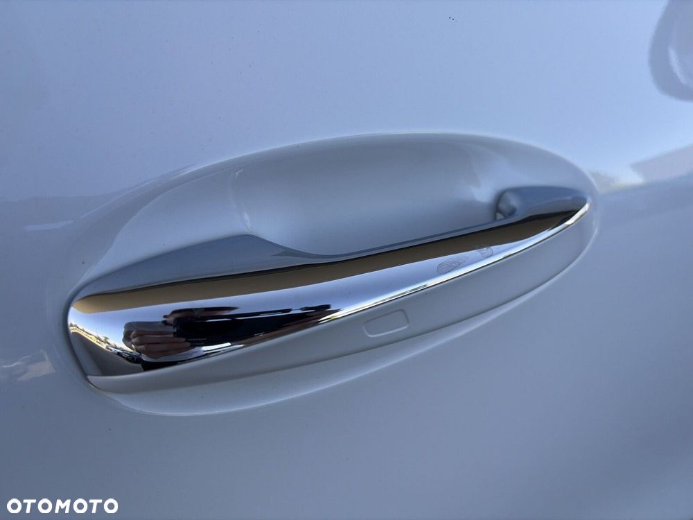 Mercedes-Benz EQA - 21