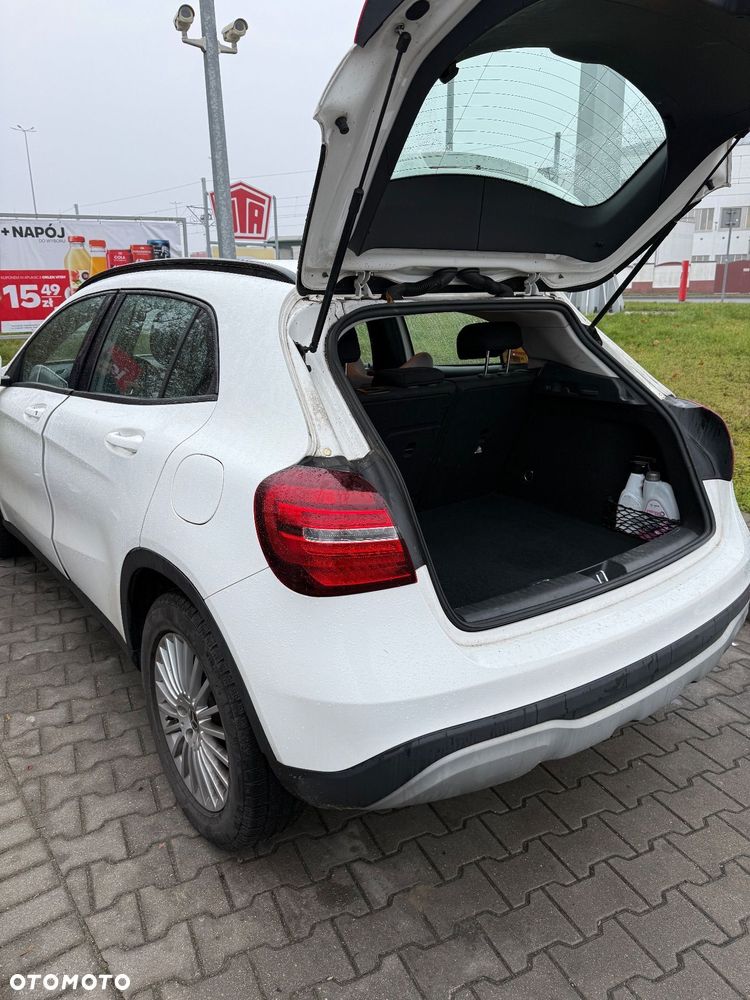 Mercedes-Benz GLA 180 7G-DCT - 6