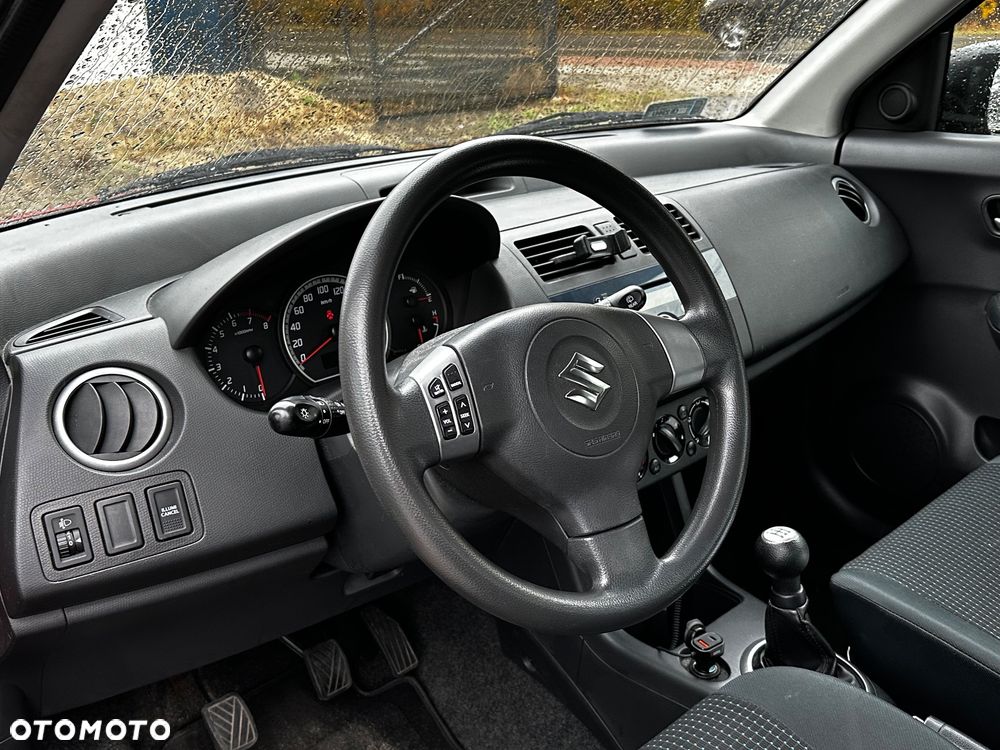 Suzuki Swift - 12