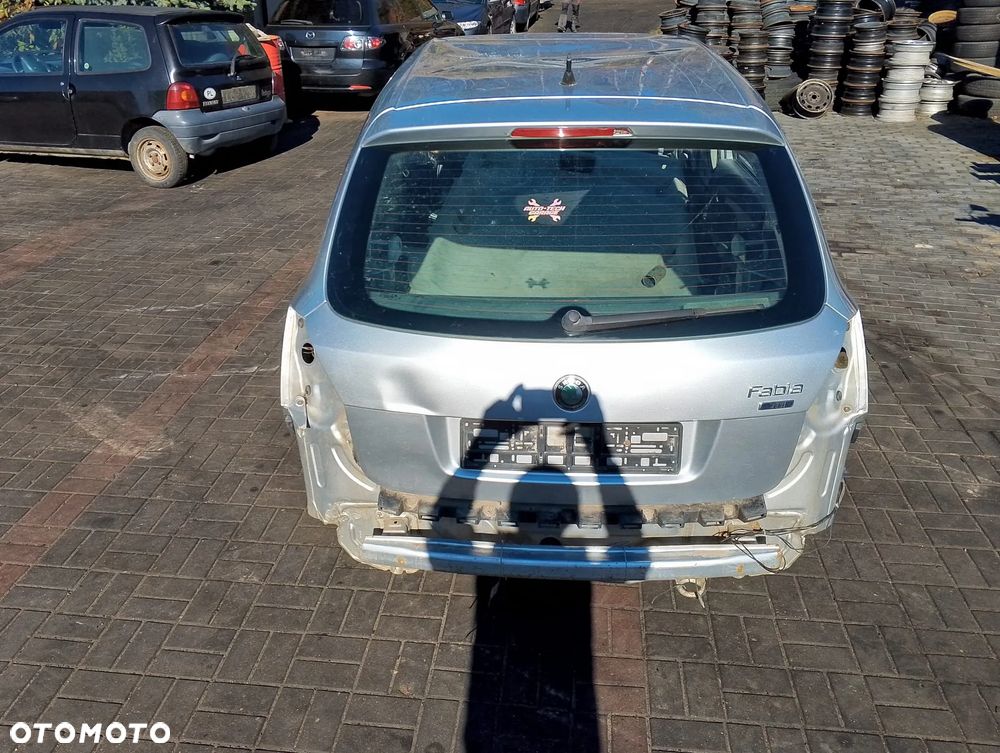 Skoda Fabia II (07-10.) 1.4 TDI 69KM. Silnik BNM Skrzynia JQM lakier LA7W - REFLEXSILVER.Cały na części. GWARANCJA !!!  Przód Tył Zestaw Komplet Drzwi Klapa Zderzak Błotnik Maska Grill Atrapa Szyba Pas Lampa Lusterko Boczki Fotel Kanapa Kokpit Deska Rozdzielcza Przełącznik Włącznik Sterownik Przewody Wiązka Instalacja Moduł Komputer Czujnik Listwa Pompa Alternator Wtryski Głowica Rozrusznik Kompresor Sprzęgło Dwumas Silnik Skrzynia ABS Klimatyzacji Paliwa Wspomagania Kolektor Turbina Przepustnica Zawór Chłodnica Koło Hak Belka Sanki Zawieszenie Mcpherson Półoś Amortyzator Wydech Tłumik Zacisk Most - 5
