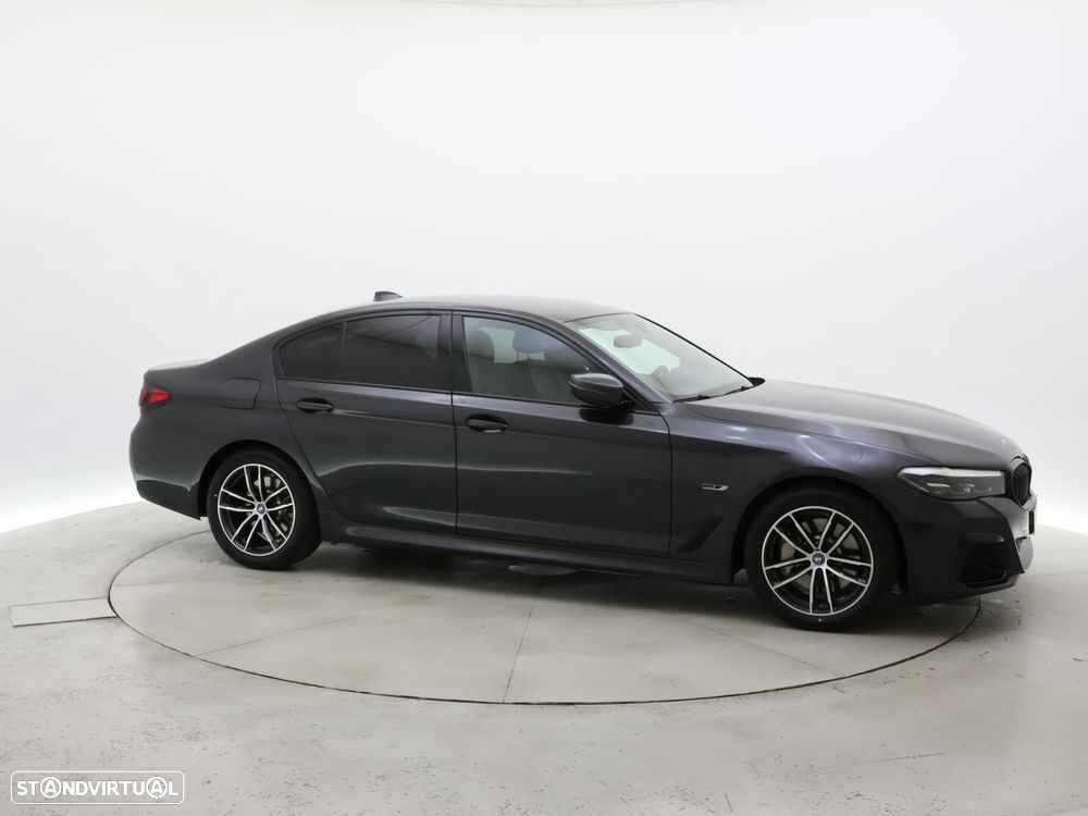 BMW 530 e Pack Desportivo M - 9