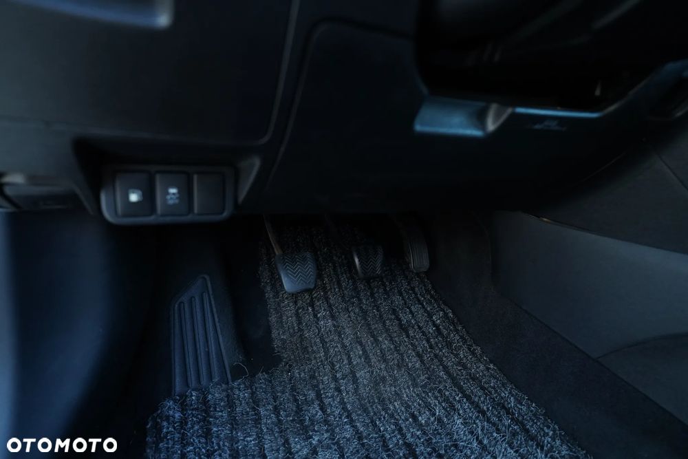 Toyota Avensis 2.0 D-4D Luna - 34