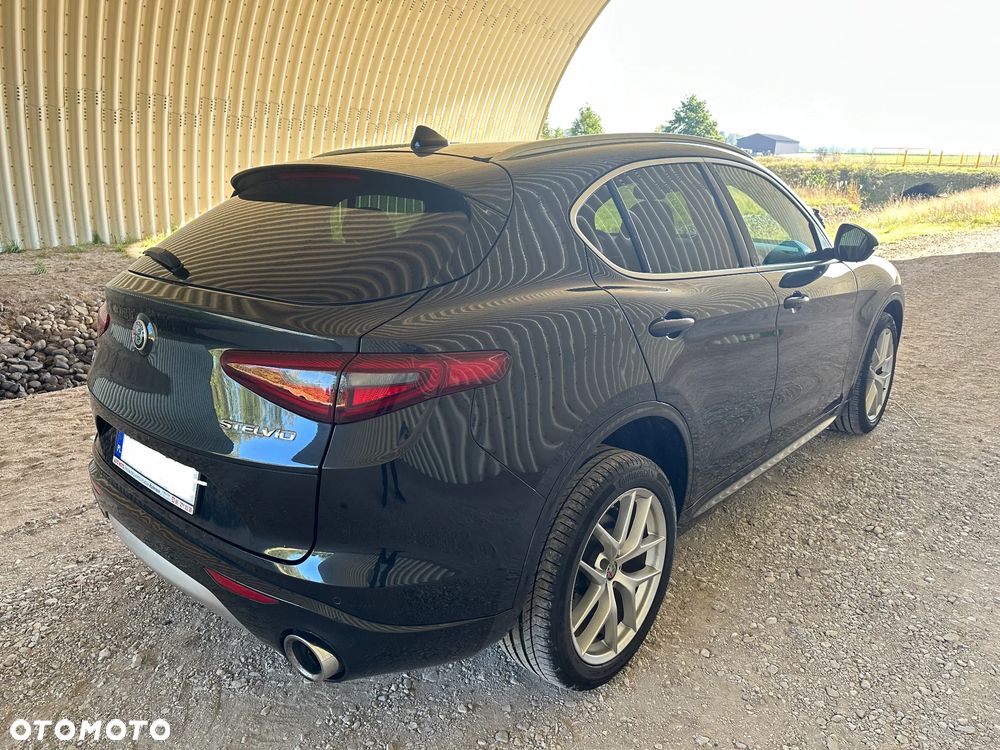 Alfa Romeo Stelvio - 4