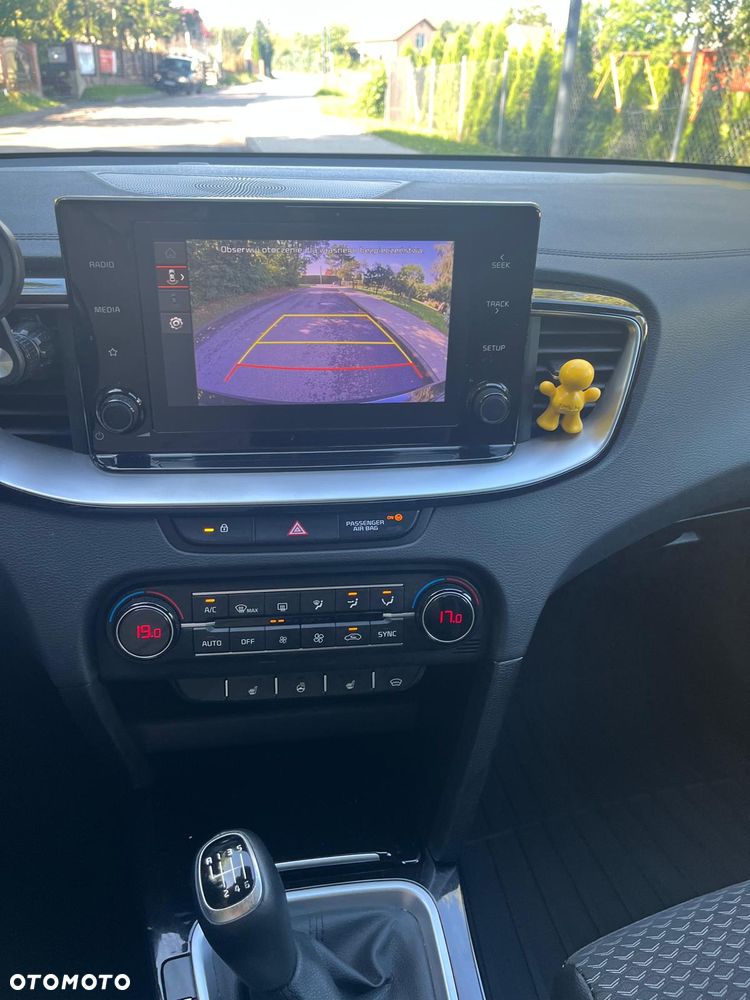 Kia Ceed 1.5 T-GDI Business Line - 11