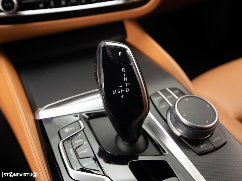 BMW 530 e Pack Desportivo M - 26