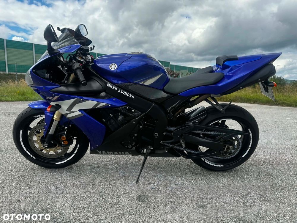 Yamaha R1 - 6