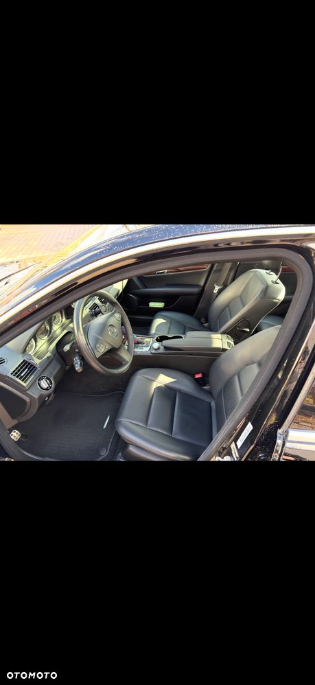 Mercedes-Benz Klasa C 300 7G-TRONIC Special Edition - 18