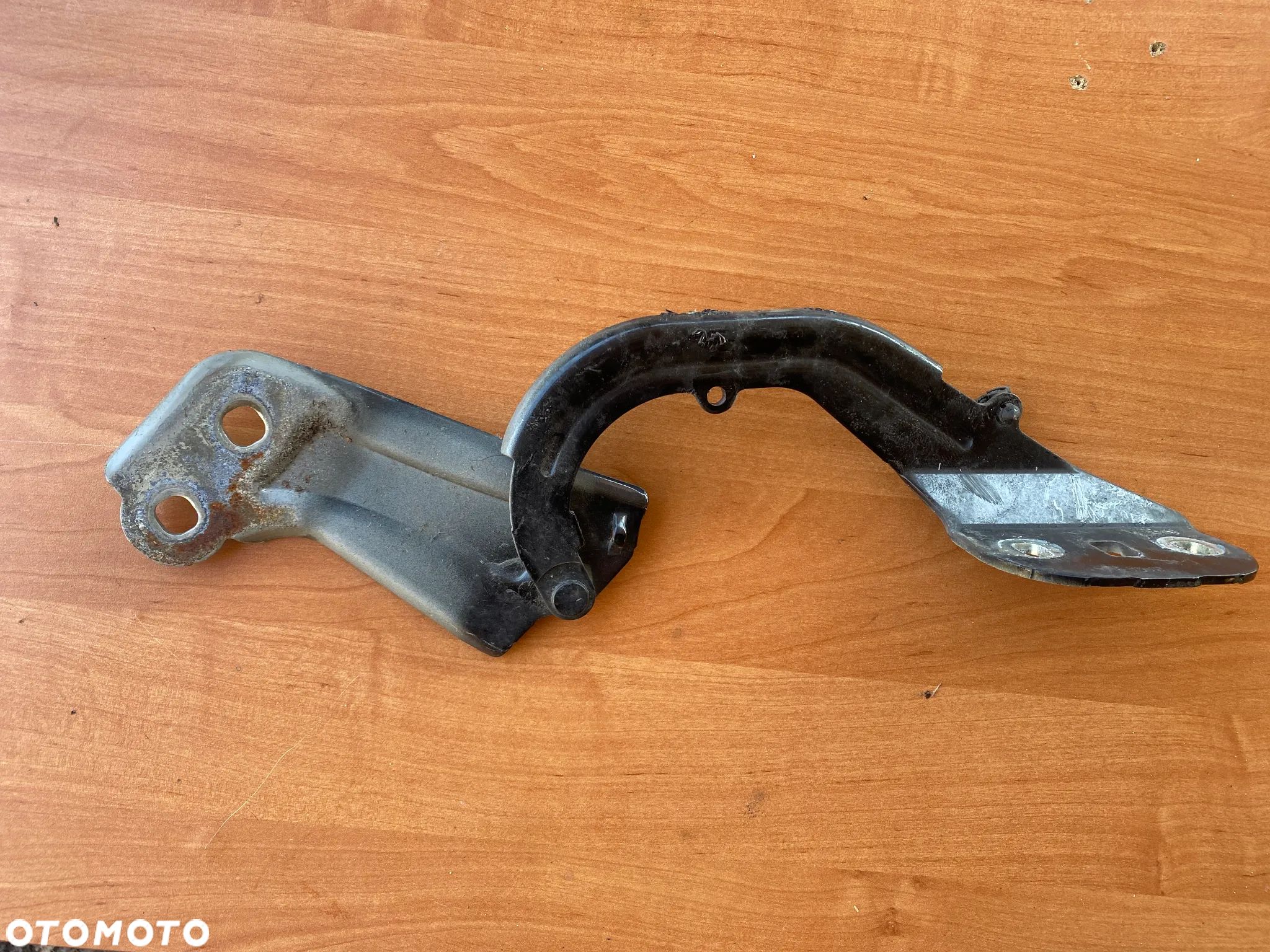 ZAWIAS MASKI PRZÓD PRAWY FORD FOCUS MK3 BM51A16800AB - 1
