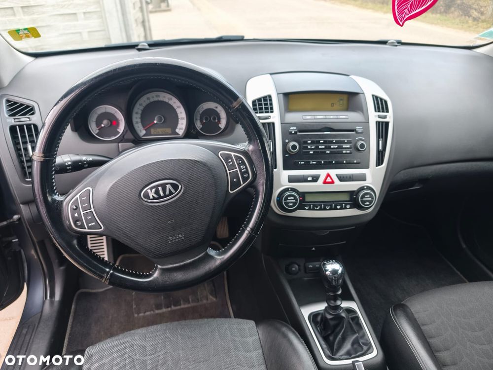 Kia Ceed - 8