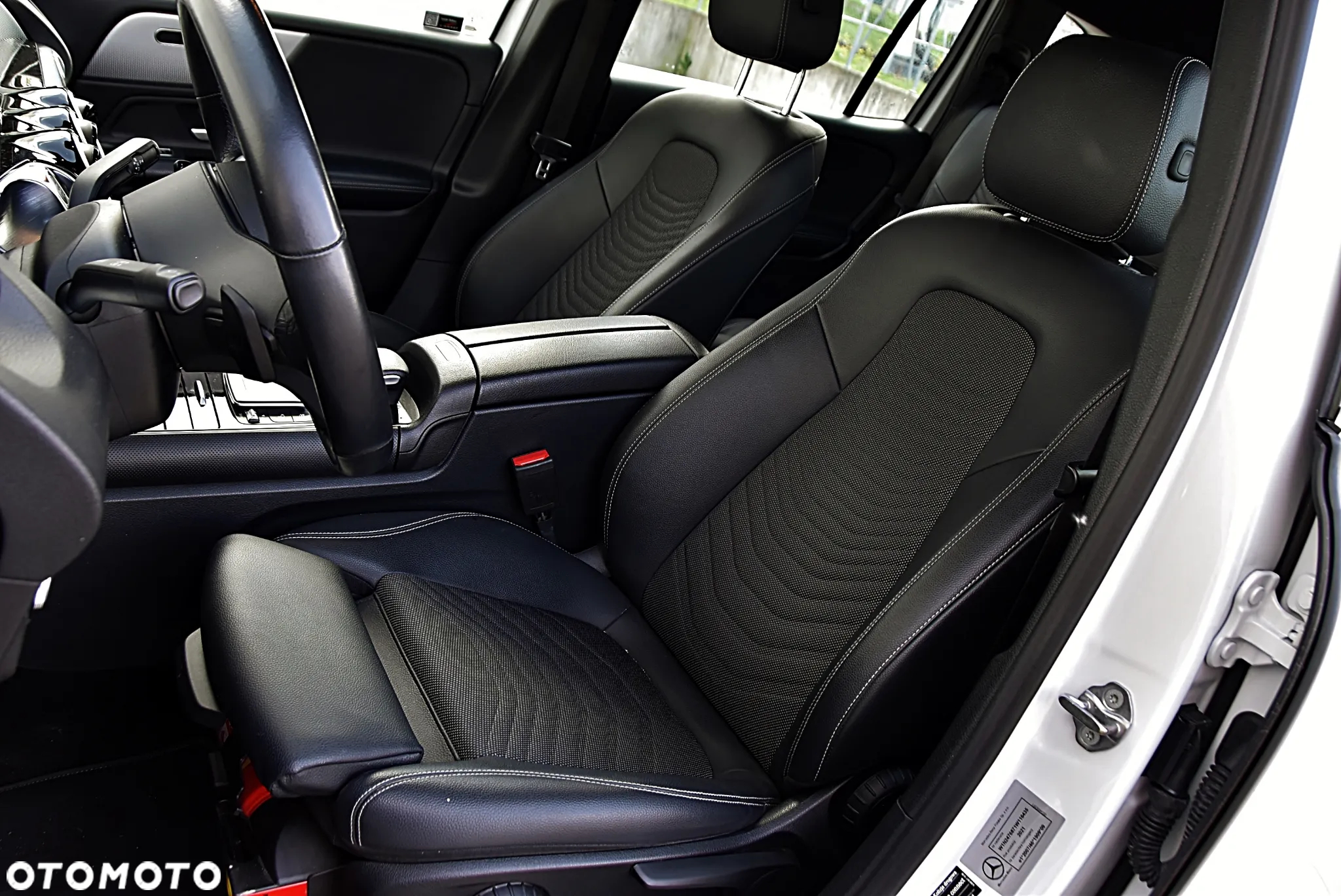 Mercedes-Benz GLB 200 7G-DCT - 15