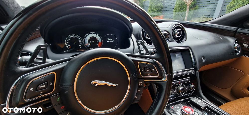 Jaguar XJ 3.0 T LWB Portfolio - 16