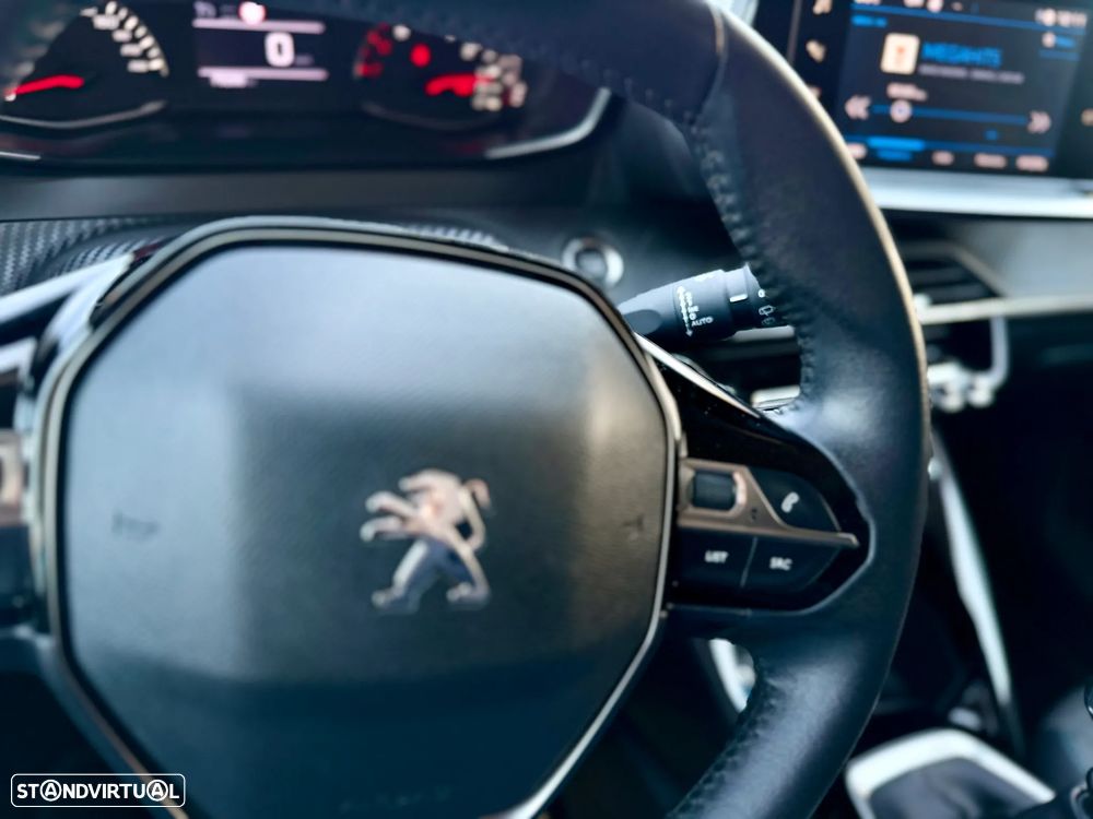 Peugeot 2008 1.2 PureTech Allure - 21