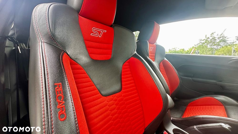 Ford Fiesta 1.6 EcoBoost mit Leder-Sport-Paket ST - 33