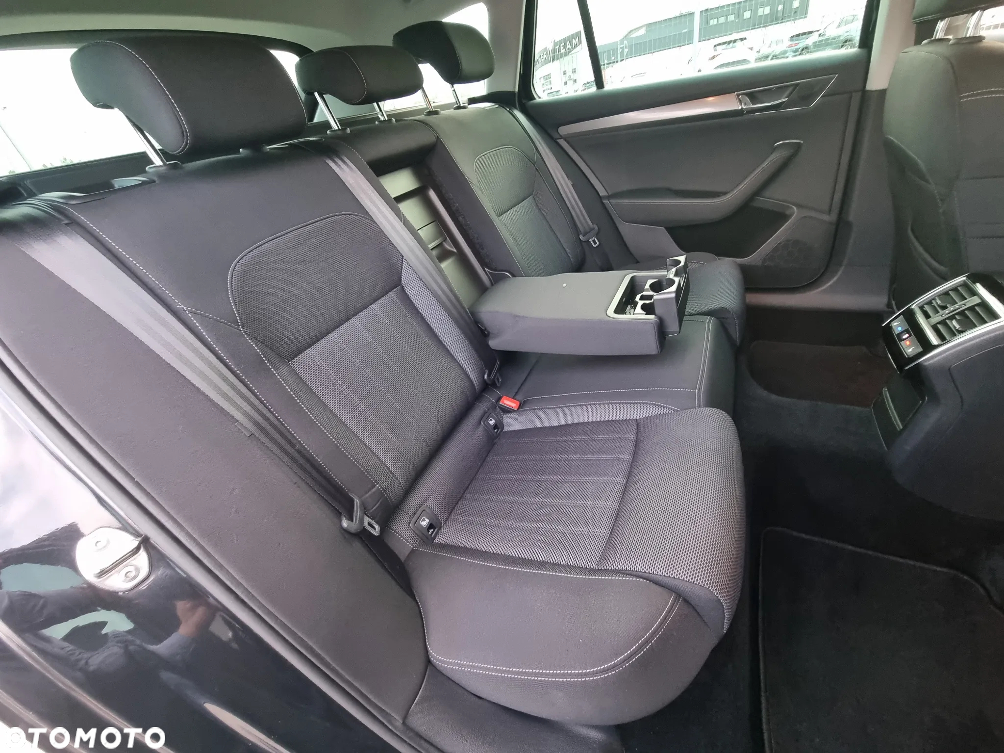 Skoda Superb 2.0 TDI SCR Style DSG - 34