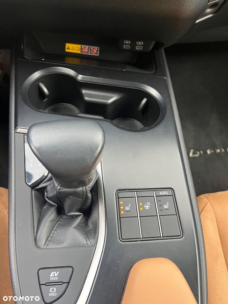 Lexus UX 250h GPF Business 2WD - 23