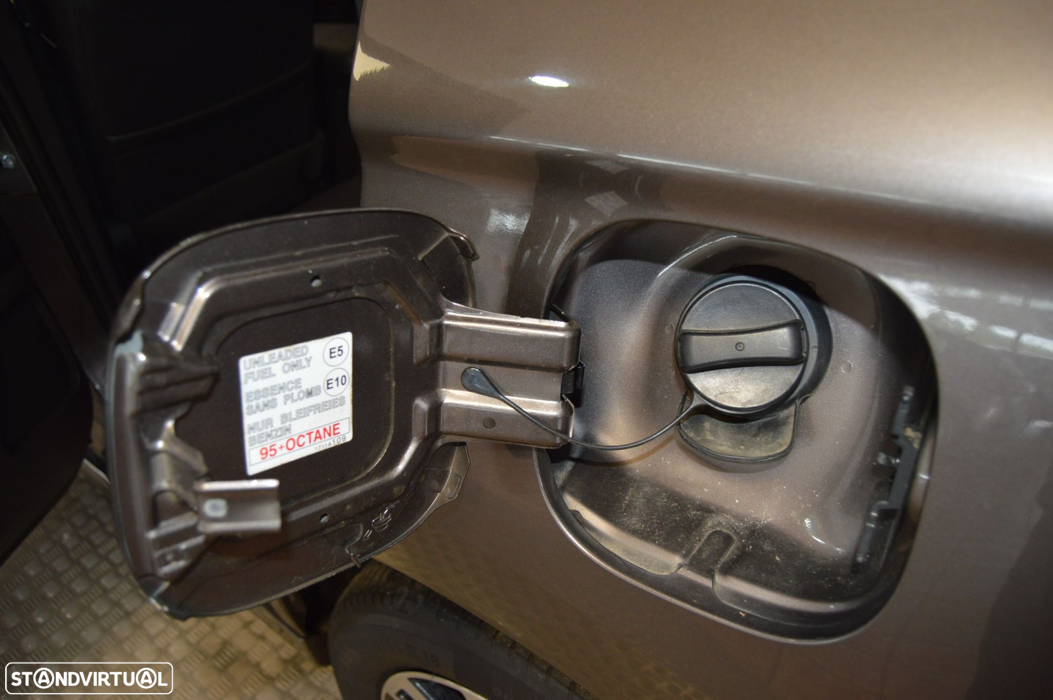 Mitsubishi Outlander 2.0 PHEV Instyle Navi - 25
