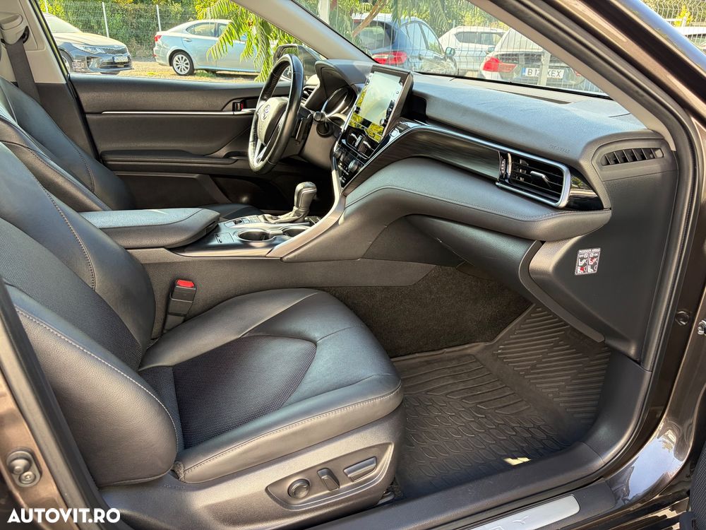 Toyota Camry 2.5 Exclusive - 30