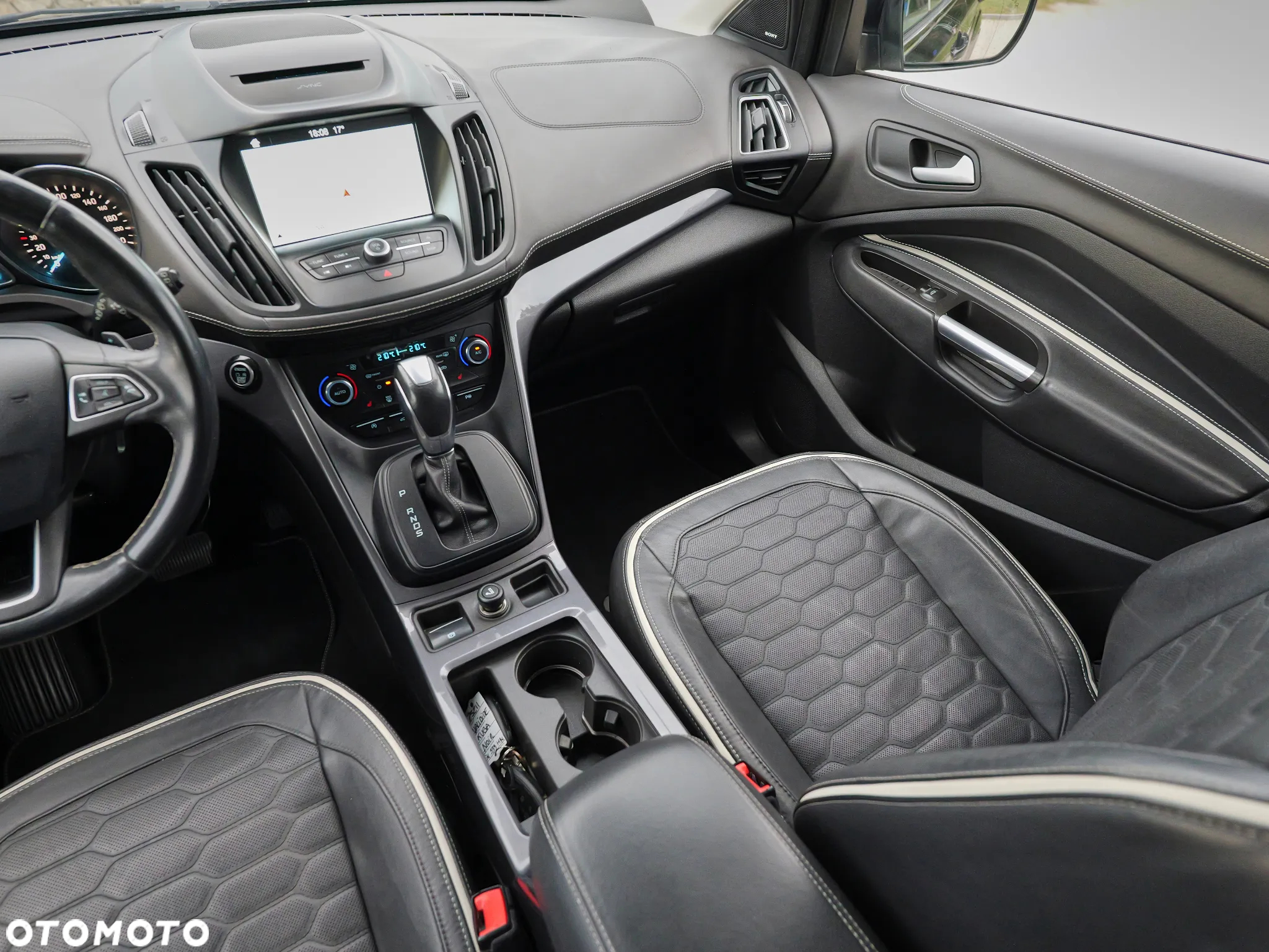 Ford Kuga 2.0 TDCi 4x4 Vignale - 23