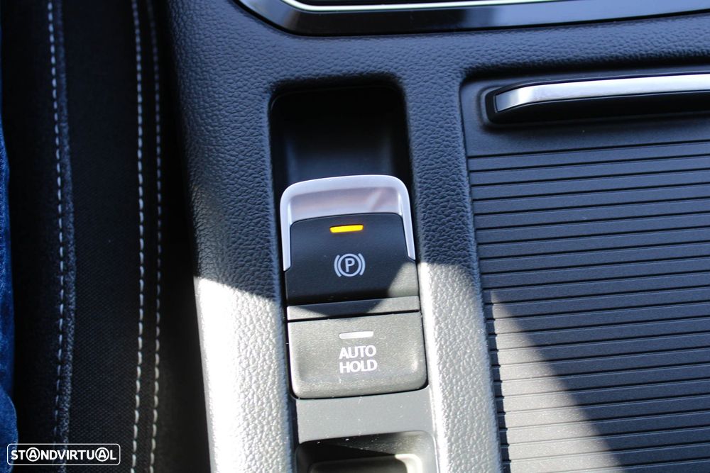 VW Passat Variant 2.0 TDI Business DSG - 47