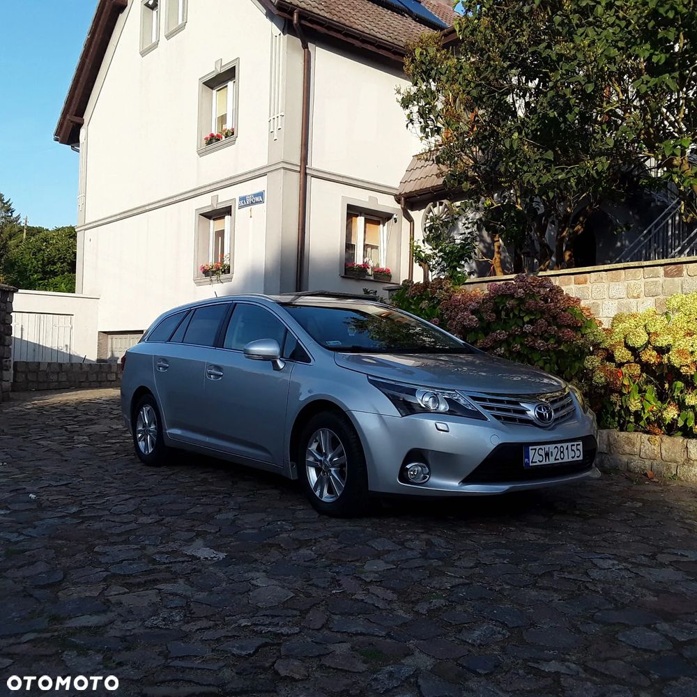 Toyota Avensis 2.0 D-4D Executive - 5