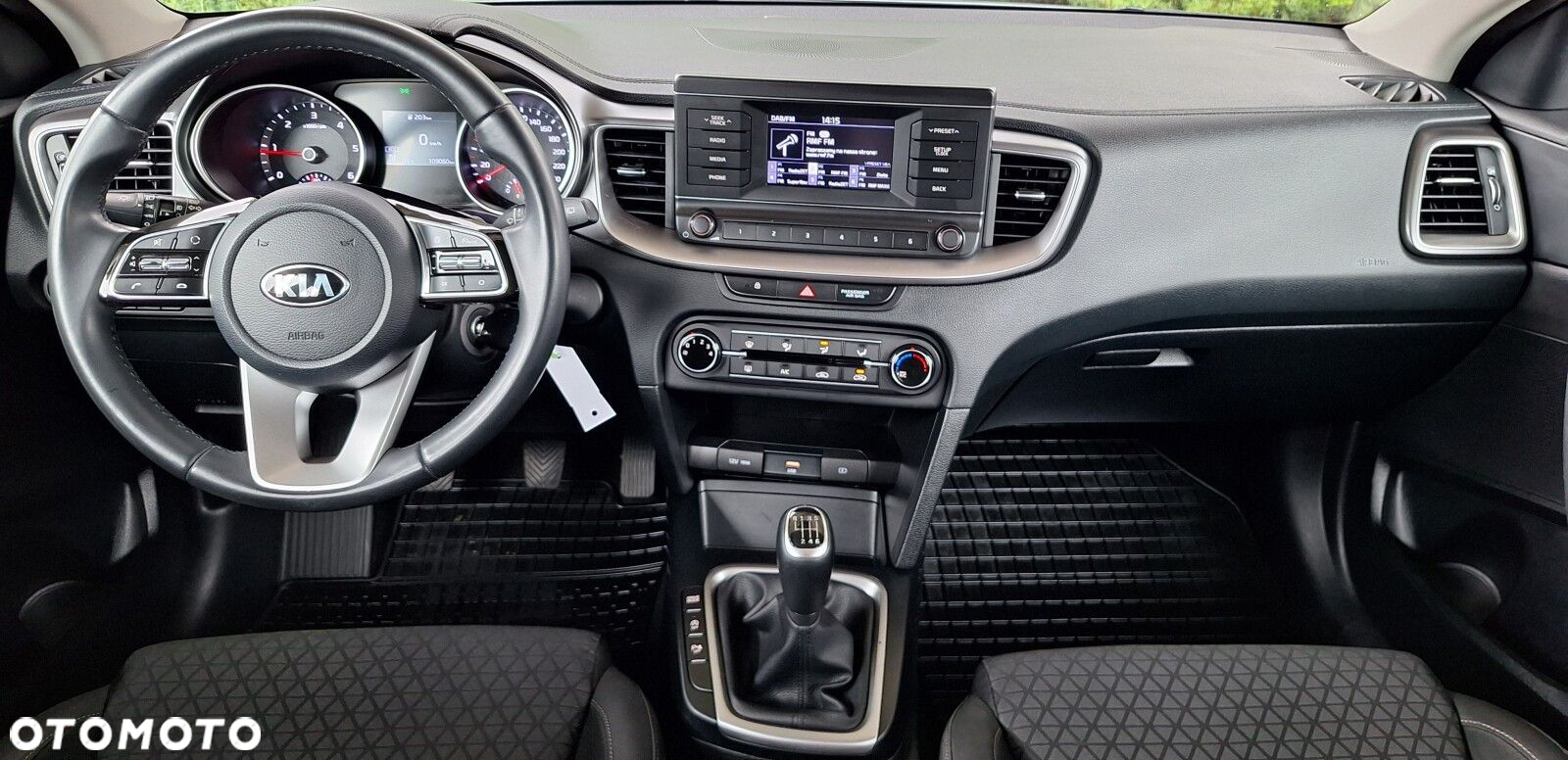 Kia Ceed - 9