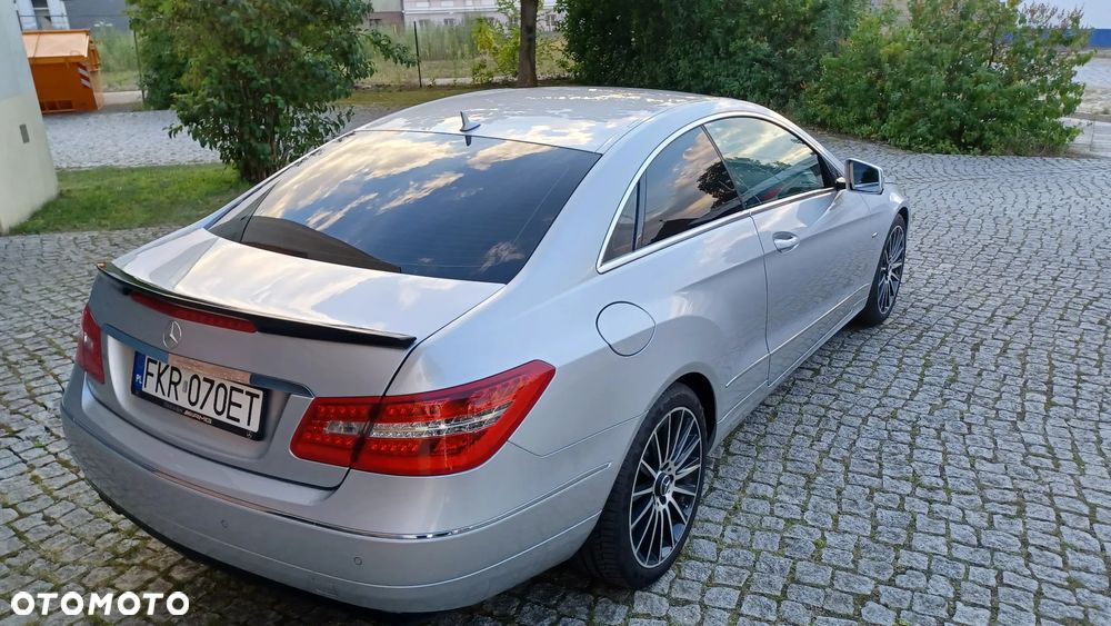 Mercedes-Benz Klasa E 200 CGI Coupe BlueEFFICIENCY Automatik Avantgarde - 4