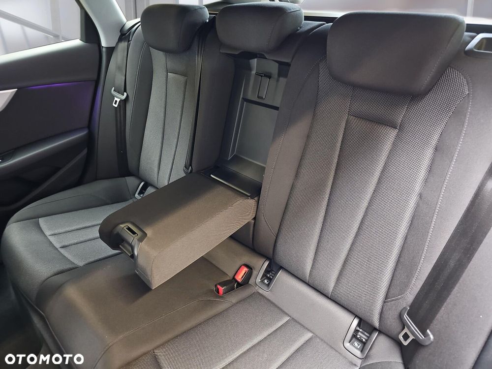 Audi A4 Avant 40 TFSI mHEV Quattro S tronic - 10