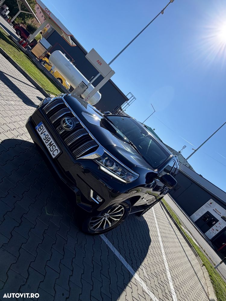 Toyota Land Cruiser - 16