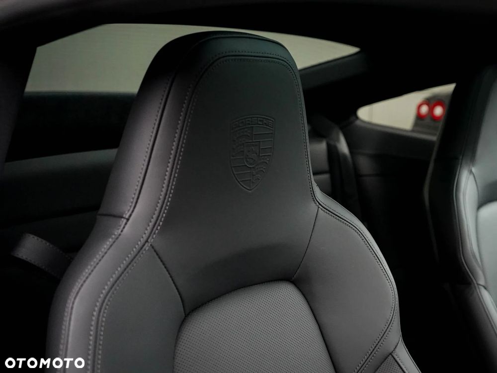 Porsche 911 Carrera 4S - 29