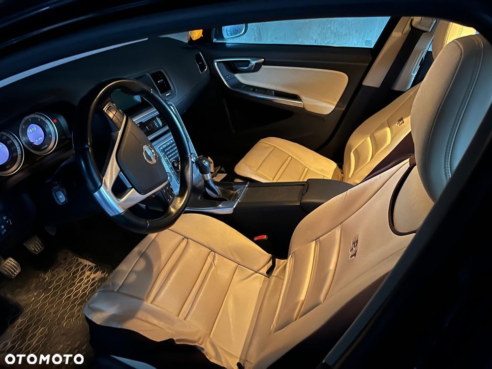 Volvo S60 D2 R-Design - 15