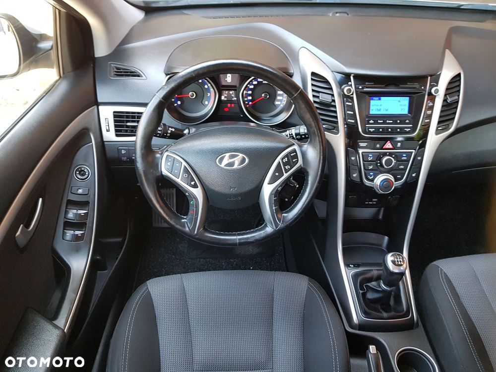 Hyundai i30 blue 1.4 YES Silver - 24