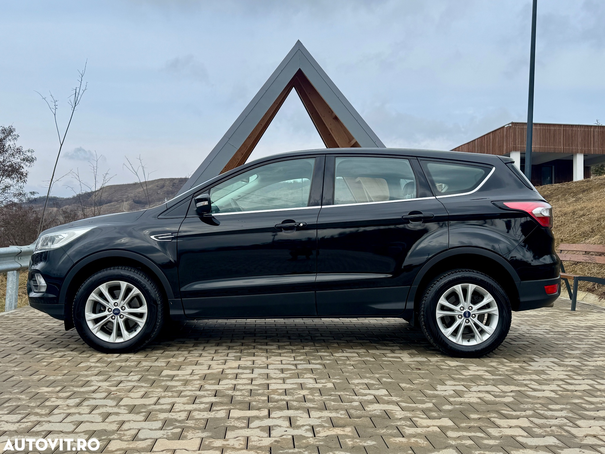 Ford Kuga 2.0 TDCi 2x4 Aut. Cool & Connect - 6