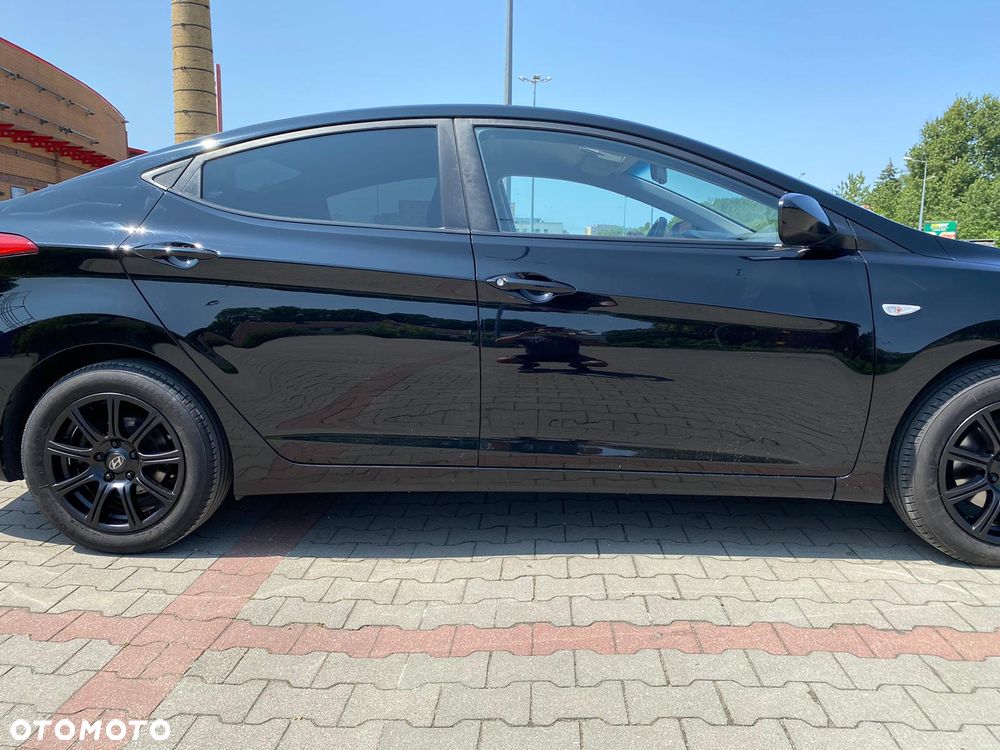 Hyundai Elantra 1.6 Classic + - 12
