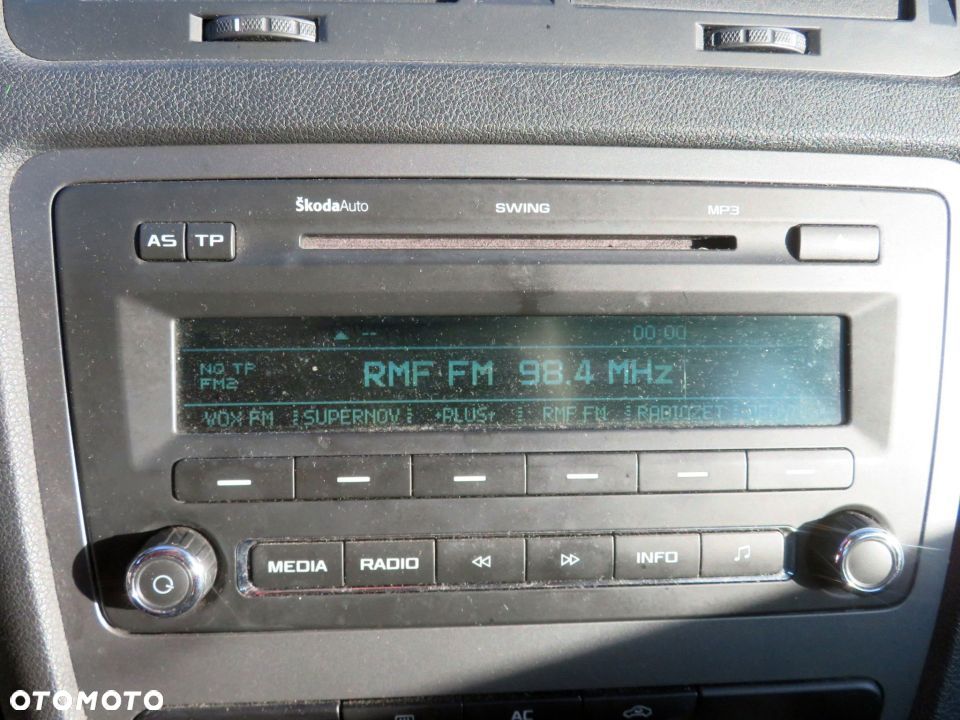 RADIO FABRYCZNE CD OCTAVIA II LIFT 1Z0035161M SKODA 2008-2013 - 1