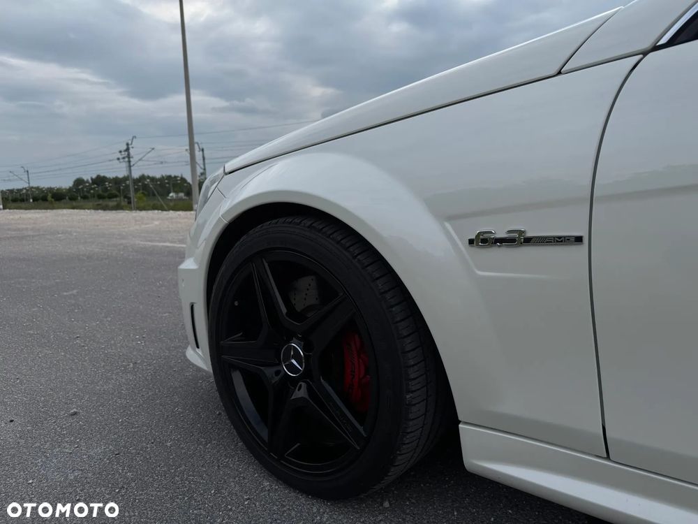 Mercedes-Benz Klasa C 63 AMG - 9